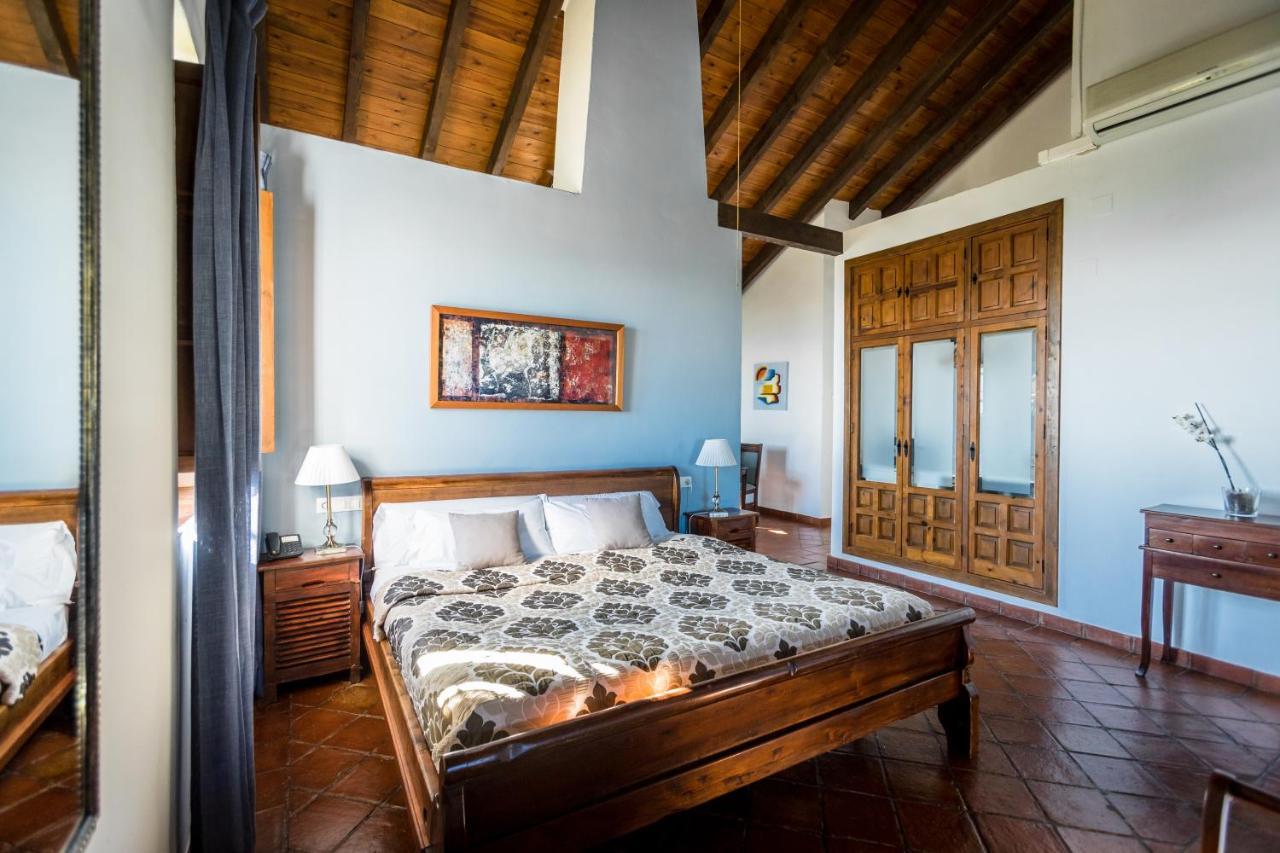 Hotel Fuente Del Sol อันเตเกรา ภายนอก รูปภาพ